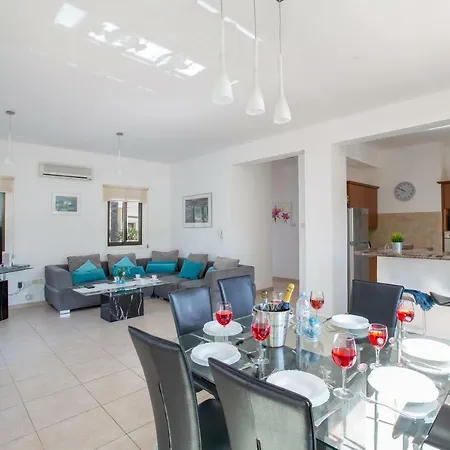 To Perivoli Protaras